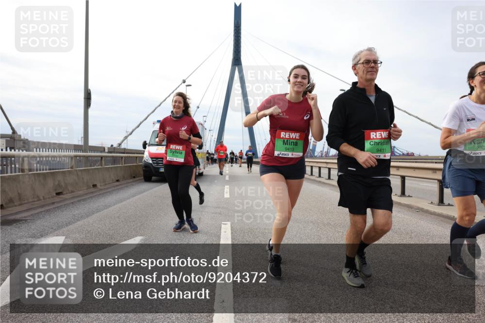 03.10.2025 - Köhlbrandbrückenlauf Lena Gebhardt http://msf.ph/oto/9204372 03.10.2025 15:56:24 Position 2 7730, 9413, 9411, 9025 meine-sportfotos.de