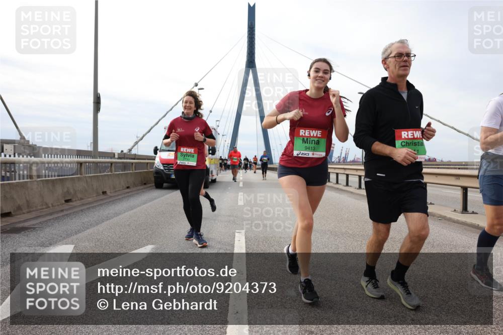 03.10.2025 - Köhlbrandbrückenlauf Lena Gebhardt http://msf.ph/oto/9204373 03.10.2025 15:56:24 Position 2 7730, 9413 meine-sportfotos.de