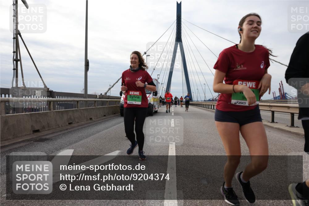 03.10.2025 - Köhlbrandbrückenlauf Lena Gebhardt http://msf.ph/oto/9204374 03.10.2025 15:56:24 Position 2 7730 meine-sportfotos.de
