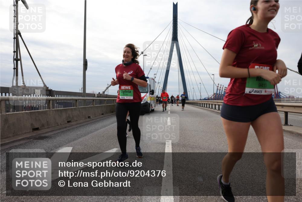 03.10.2025 - Köhlbrandbrückenlauf Lena Gebhardt http://msf.ph/oto/9204376 03.10.2025 15:56:24 Position 2 7730, 9413 meine-sportfotos.de