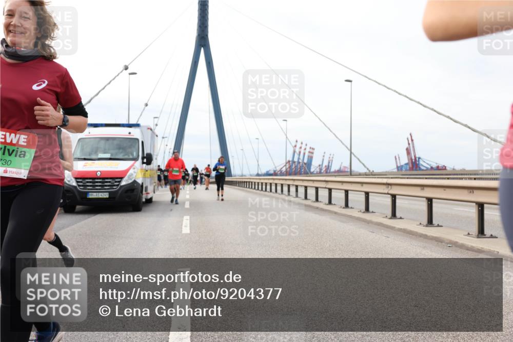 03.10.2025 - Köhlbrandbrückenlauf Lena Gebhardt http://msf.ph/oto/9204377 03.10.2025 15:56:25 Position 2 730, 15, 4249 meine-sportfotos.de