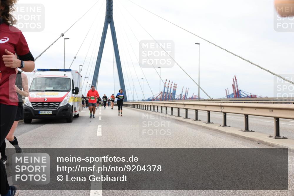 03.10.2025 - Köhlbrandbrückenlauf Lena Gebhardt http://msf.ph/oto/9204378 03.10.2025 15:56:25 Position 2 4249 meine-sportfotos.de