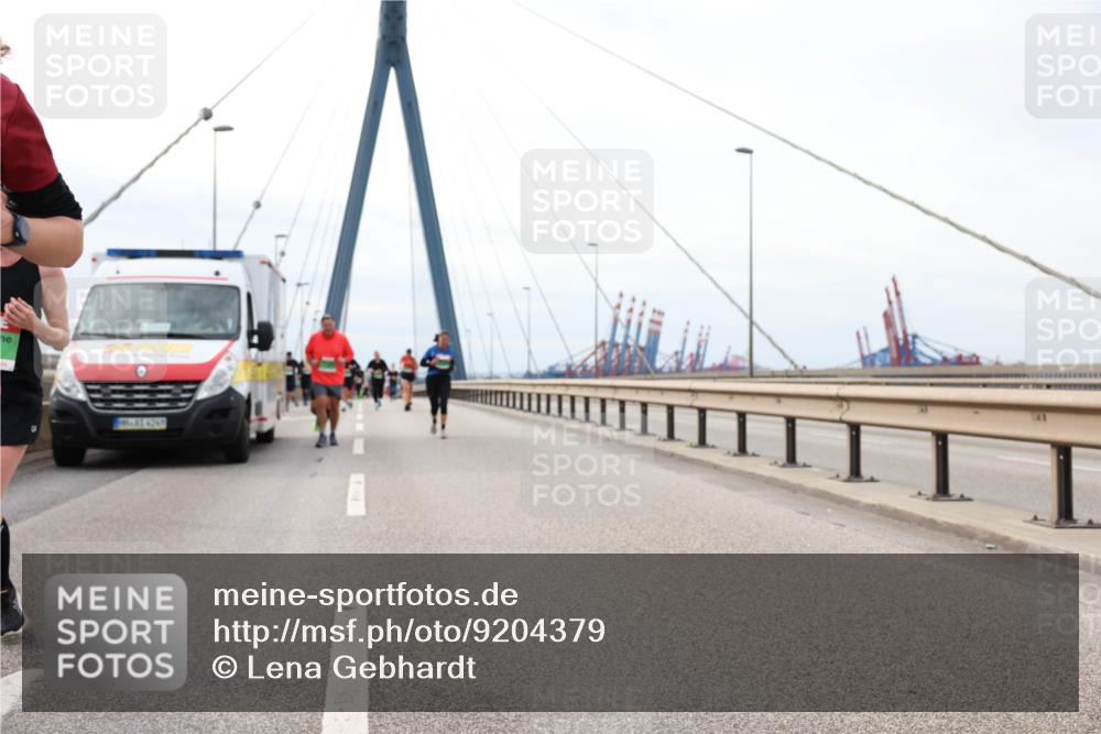 03.10.2025 - Köhlbrandbrückenlauf Lena Gebhardt http://msf.ph/oto/9204379 03.10.2025 15:56:25 Position 2  meine-sportfotos.de