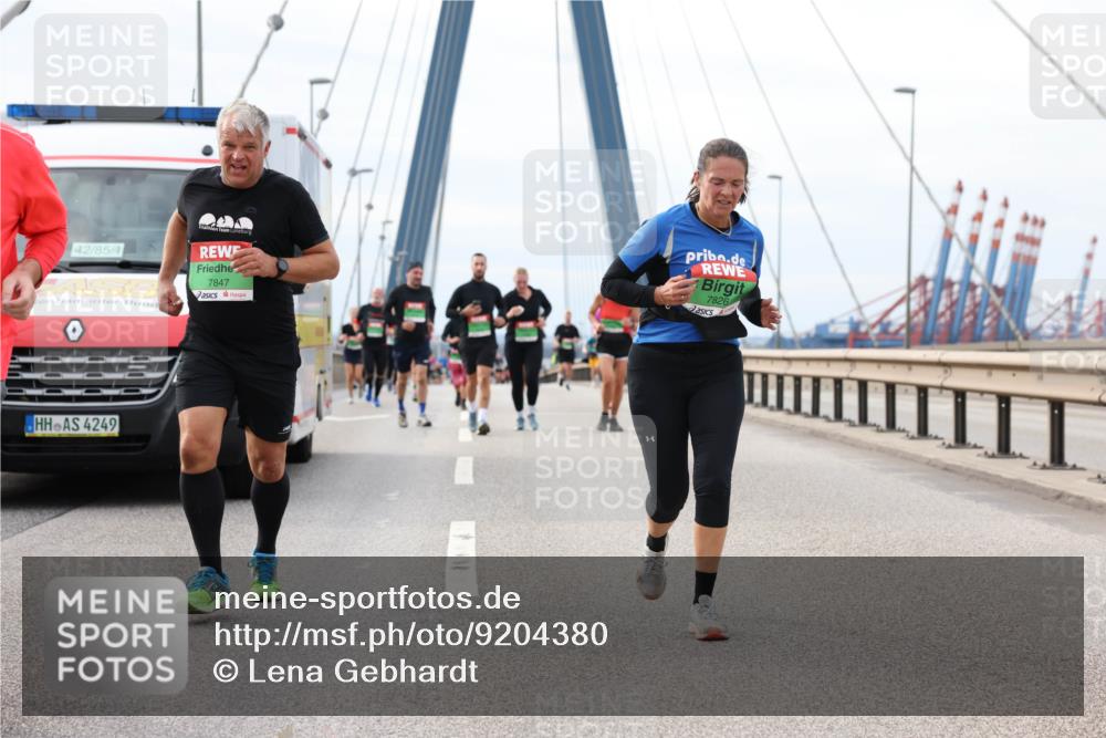 03.10.2025 - Köhlbrandbrückenlauf Lena Gebhardt http://msf.ph/oto/9204380 03.10.2025 15:56:29 Position 2 42, 85, 4, 7847, 7826, 4249 meine-sportfotos.de