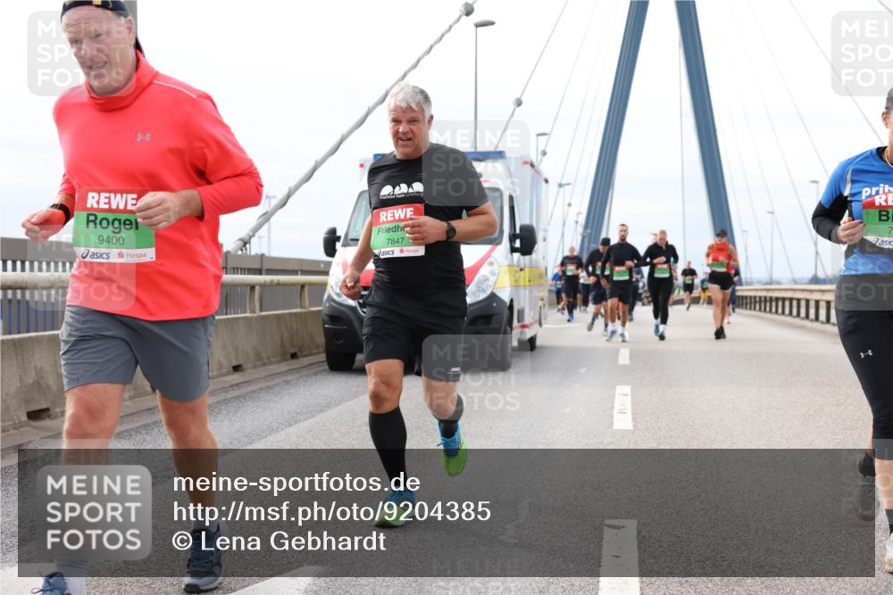 03.10.2025 - Köhlbrandbrückenlauf Lena Gebhardt http://msf.ph/oto/9204385 03.10.2025 15:56:30 Position 2 9400, 7847, 7 meine-sportfotos.de