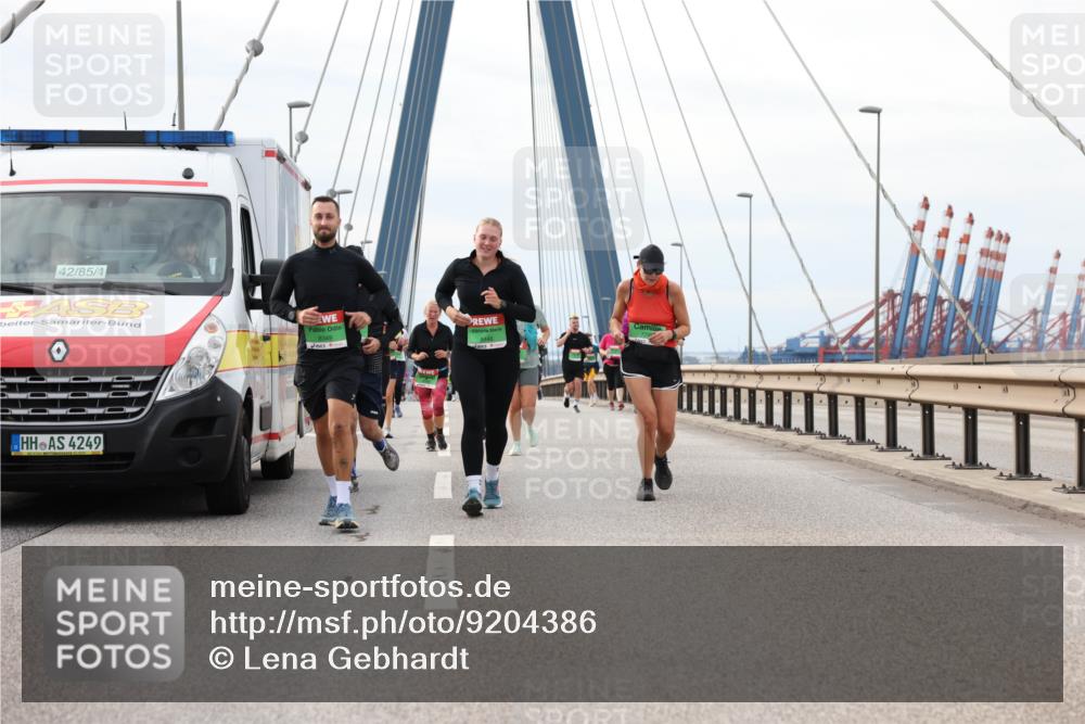 03.10.2025 - Köhlbrandbrückenlauf Lena Gebhardt http://msf.ph/oto/9204386 03.10.2025 15:56:33 Position 2 42, 85, 1, 4249 meine-sportfotos.de