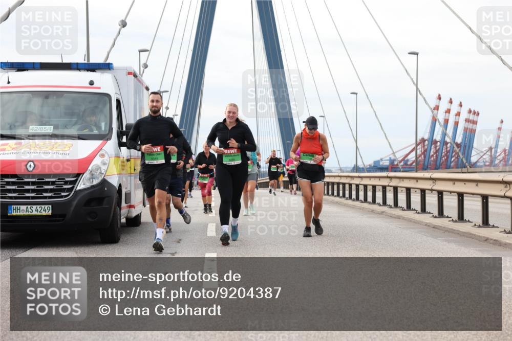 03.10.2025 - Köhlbrandbrückenlauf Lena Gebhardt http://msf.ph/oto/9204387 03.10.2025 15:56:33 Position 2 42, 85, 4, 4249, 8349 meine-sportfotos.de