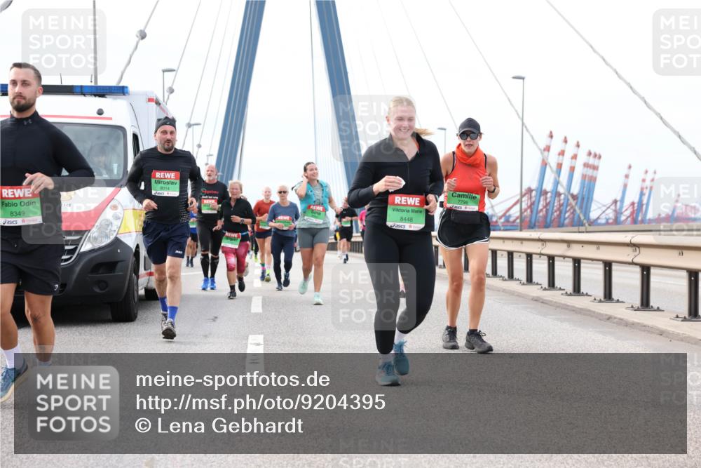 03.10.2025 - Köhlbrandbrückenlauf Lena Gebhardt http://msf.ph/oto/9204395 03.10.2025 15:56:35 Position 2 8349, 9014, 8448, 7799 meine-sportfotos.de