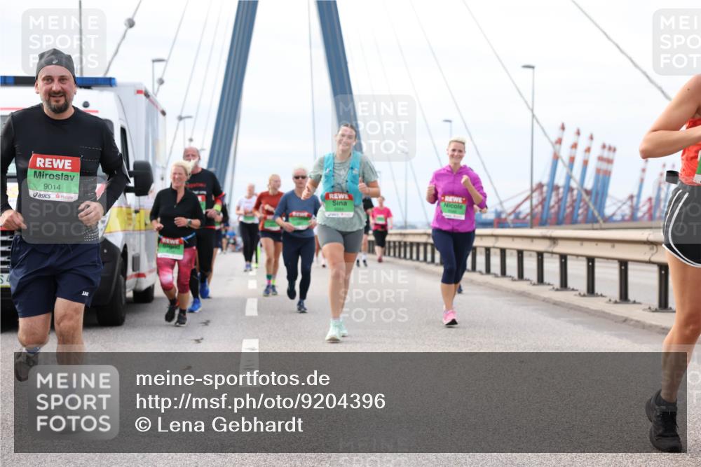 03.10.2025 - Köhlbrandbrückenlauf Lena Gebhardt http://msf.ph/oto/9204396 03.10.2025 15:56:36 Position 2 9014 meine-sportfotos.de