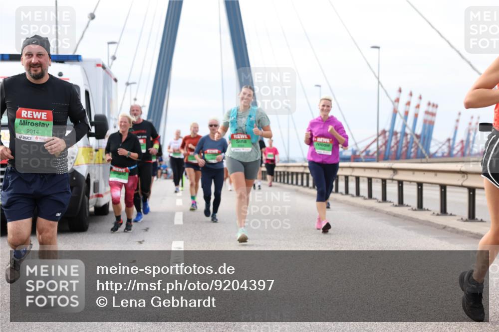 03.10.2025 - Köhlbrandbrückenlauf Lena Gebhardt http://msf.ph/oto/9204397 03.10.2025 15:56:36 Position 2 9014 meine-sportfotos.de