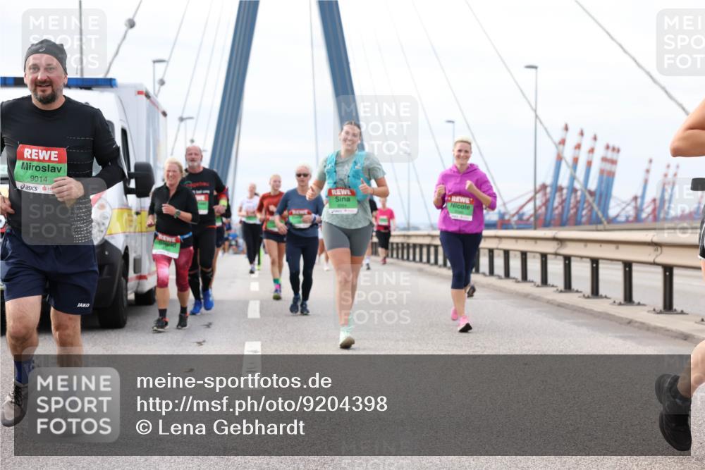 03.10.2025 - Köhlbrandbrückenlauf Lena Gebhardt http://msf.ph/oto/9204398 03.10.2025 15:56:36 Position 2 9014 meine-sportfotos.de