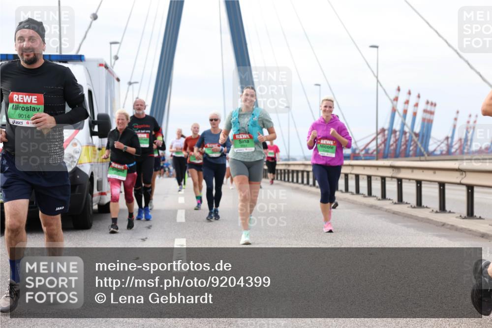 03.10.2025 - Köhlbrandbrückenlauf Lena Gebhardt http://msf.ph/oto/9204399 03.10.2025 15:56:36 Position 2 9014 meine-sportfotos.de