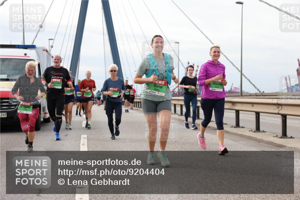 03.10.2025 - Köhlbrandbrückenlauf Lena Gebhardt http://msf.ph/oto/9204404 03.10.2025 15:56:38 Position 2 85, 249, 8166, 8584, 8582 meine-sportfotos.de