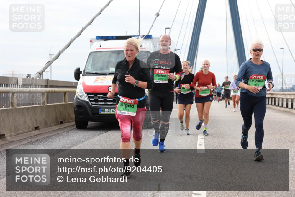 03.10.2025 - Köhlbrandbrückenlauf Lena Gebhardt http://msf.ph/oto/9204405 03.10.2025 15:56:39 Position 2 42, 8375, 42, 8166, 7855, 9616 meine-sportfotos.de