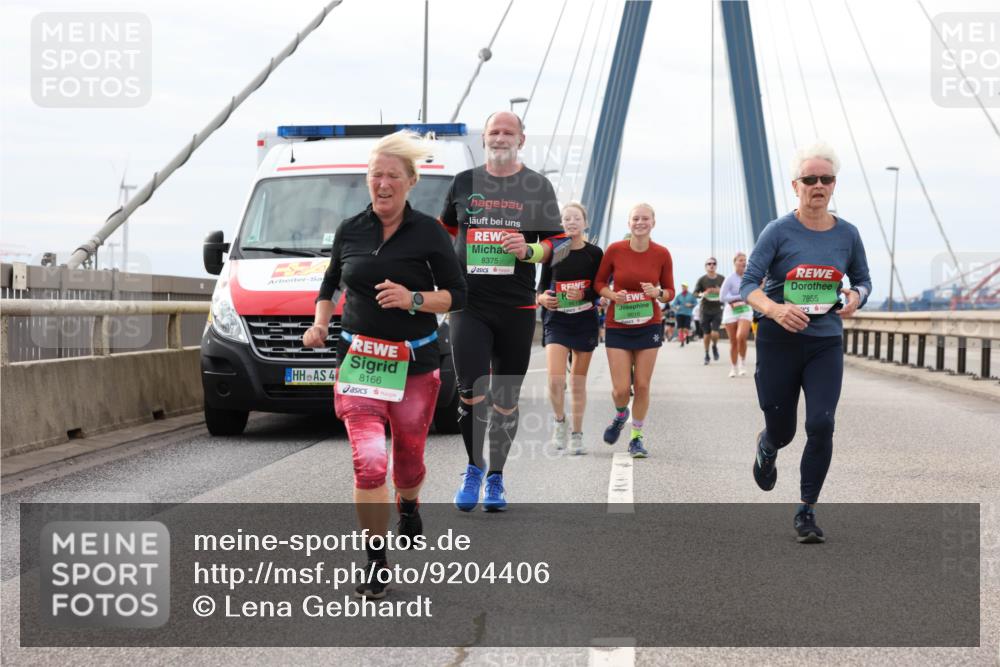 03.10.2025 - Köhlbrandbrückenlauf Lena Gebhardt http://msf.ph/oto/9204406 03.10.2025 15:56:39 Position 2 4, 8166, 8375, 9616, 7855 meine-sportfotos.de