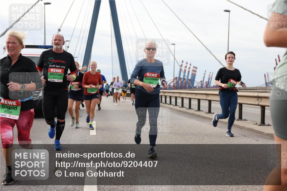 03.10.2025 - Köhlbrandbrückenlauf Lena Gebhardt http://msf.ph/oto/9204407 03.10.2025 15:56:40 Position 2 8166, 8375, 7855 meine-sportfotos.de