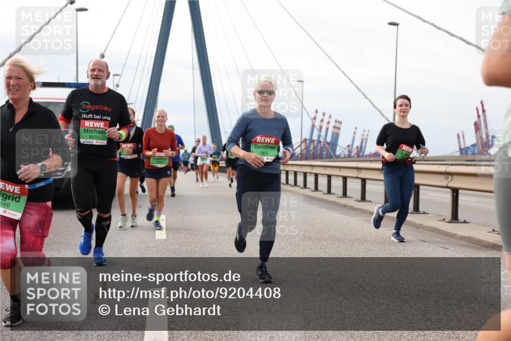 03.10.2025 - Köhlbrandbrückenlauf Lena Gebhardt http://msf.ph/oto/9204408 03.10.2025 15:56:40 Position 2 166, 8375, 7855 meine-sportfotos.de