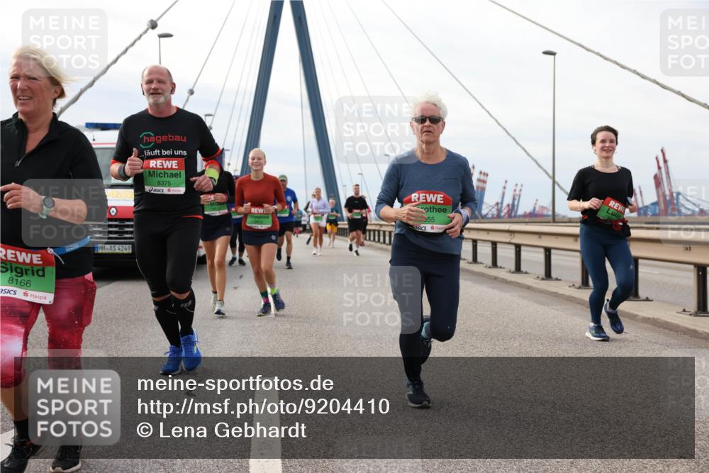 03.10.2025 - Köhlbrandbrückenlauf Lena Gebhardt http://msf.ph/oto/9204410 03.10.2025 15:56:40 Position 2 8166, 4249, 8375, 355 meine-sportfotos.de