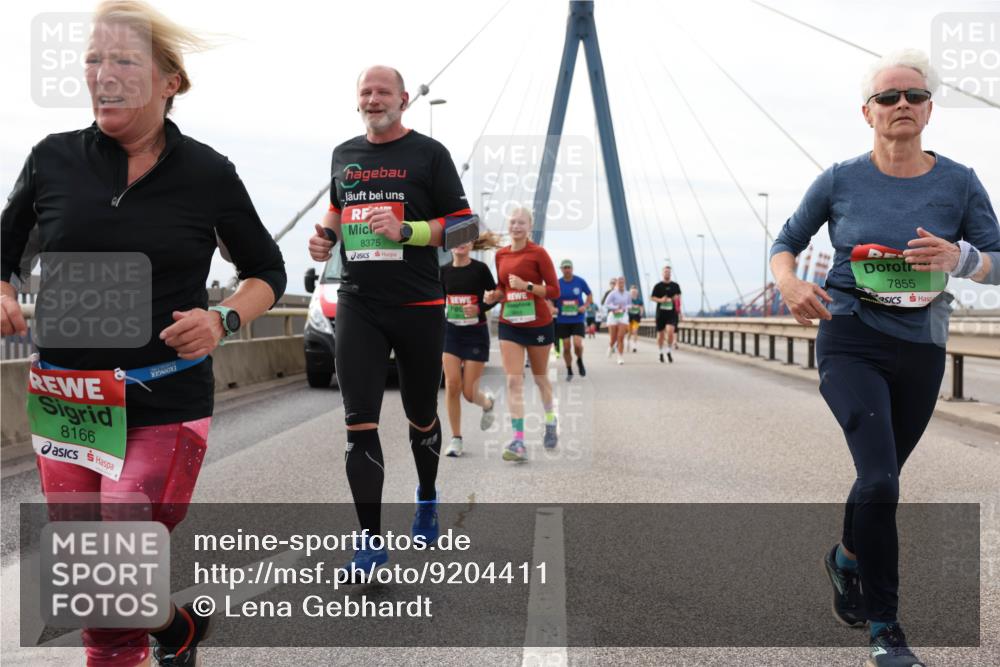03.10.2025 - Köhlbrandbrückenlauf Lena Gebhardt http://msf.ph/oto/9204411 03.10.2025 15:56:41 Position 2 8166, 8375, 7855 meine-sportfotos.de