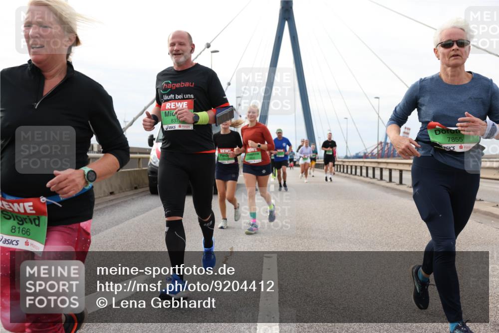 03.10.2025 - Köhlbrandbrückenlauf Lena Gebhardt http://msf.ph/oto/9204412 03.10.2025 15:56:41 Position 2 8166, 8375, 7855 meine-sportfotos.de