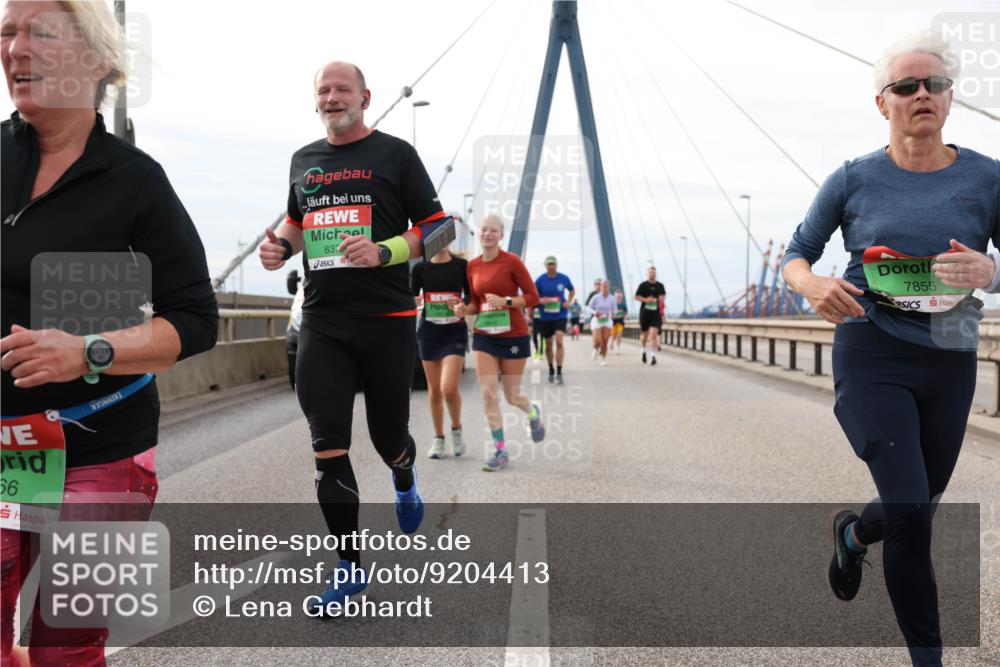 03.10.2025 - Köhlbrandbrückenlauf Lena Gebhardt http://msf.ph/oto/9204413 03.10.2025 15:56:41 Position 2 56, 837, 7855 meine-sportfotos.de