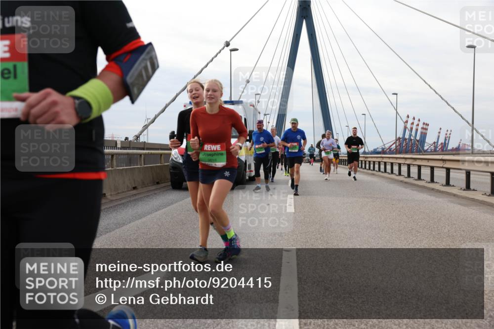 03.10.2025 - Köhlbrandbrückenlauf Lena Gebhardt http://msf.ph/oto/9204415 03.10.2025 15:56:42 Position 2 3, 9616 meine-sportfotos.de