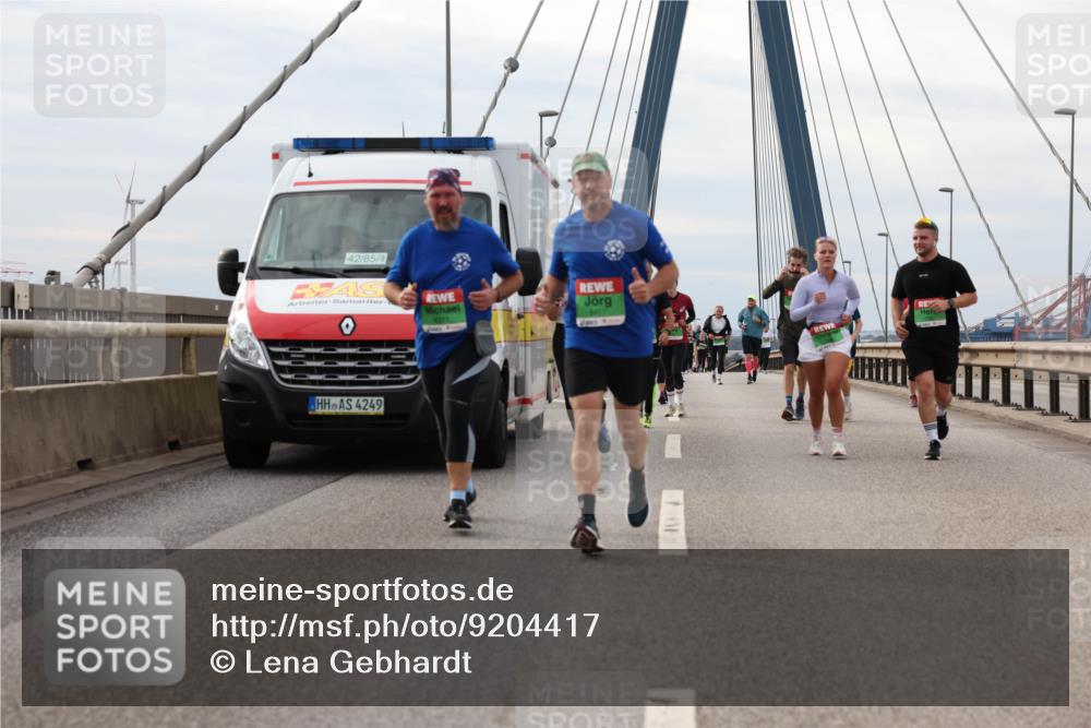 03.10.2025 - Köhlbrandbrückenlauf Lena Gebhardt http://msf.ph/oto/9204417 03.10.2025 15:56:43 Position 2 42, 85, 4, 4, 8417, 4249 meine-sportfotos.de