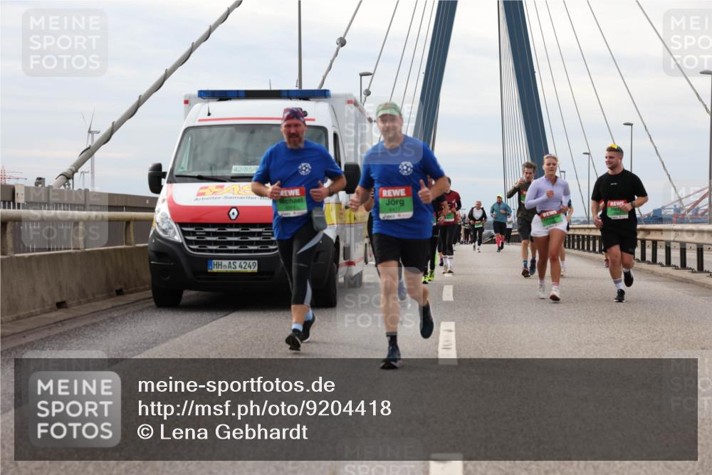 03.10.2025 - Köhlbrandbrückenlauf Lena Gebhardt http://msf.ph/oto/9204418 03.10.2025 15:56:43 Position 2 42, 85, 4249 meine-sportfotos.de
