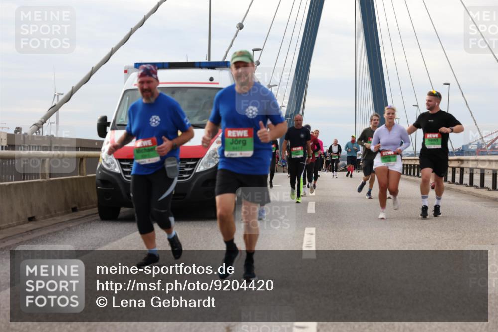 03.10.2025 - Köhlbrandbrückenlauf Lena Gebhardt http://msf.ph/oto/9204420 03.10.2025 15:56:43 Position 2 8417 meine-sportfotos.de