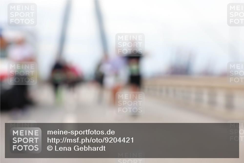 03.10.2025 - Köhlbrandbrückenlauf Lena Gebhardt http://msf.ph/oto/9204421 03.10.2025 15:56:44 Position 2  meine-sportfotos.de