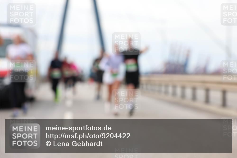 03.10.2025 - Köhlbrandbrückenlauf Lena Gebhardt http://msf.ph/oto/9204422 03.10.2025 15:56:44 Position 2 111 meine-sportfotos.de