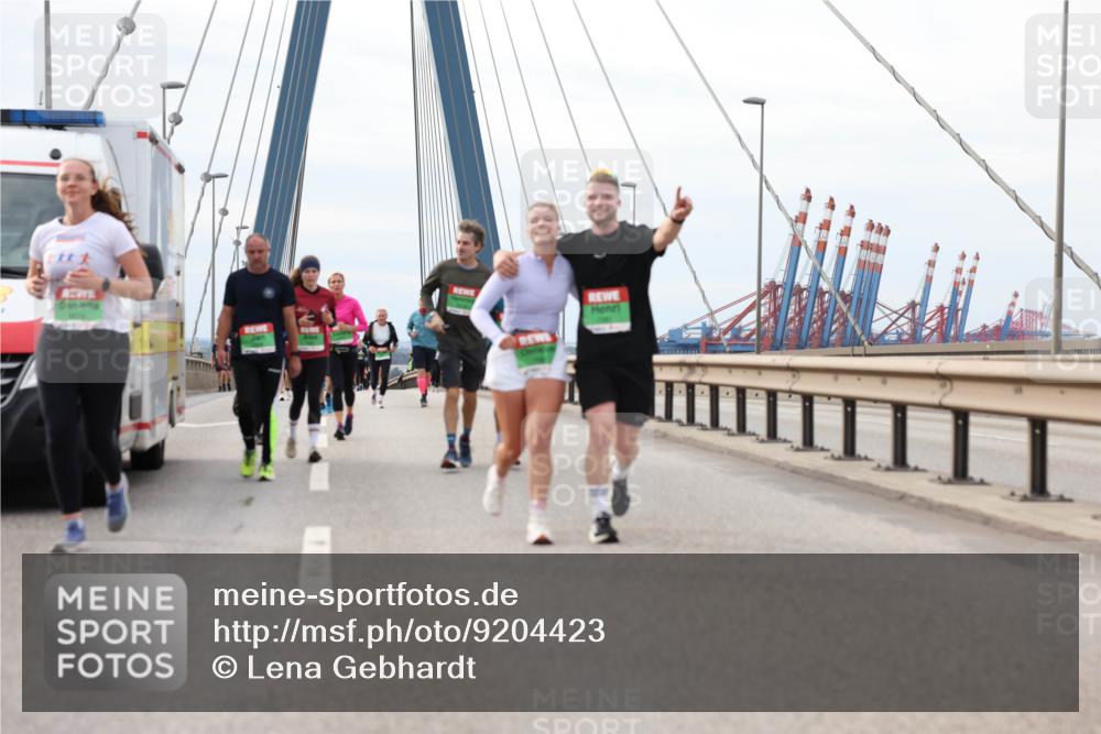 03.10.2025 - Köhlbrandbrückenlauf Lena Gebhardt http://msf.ph/oto/9204423 03.10.2025 15:56:44 Position 2  meine-sportfotos.de