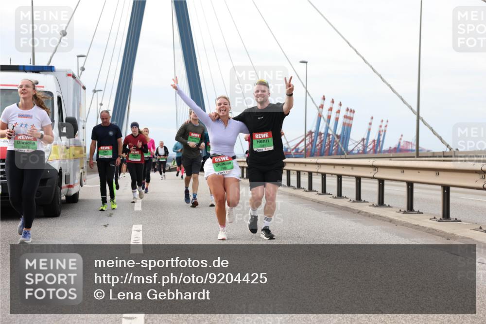 03.10.2025 - Köhlbrandbrückenlauf Lena Gebhardt http://msf.ph/oto/9204425 03.10.2025 15:56:45 Position 2 8819, 798, 7981 meine-sportfotos.de