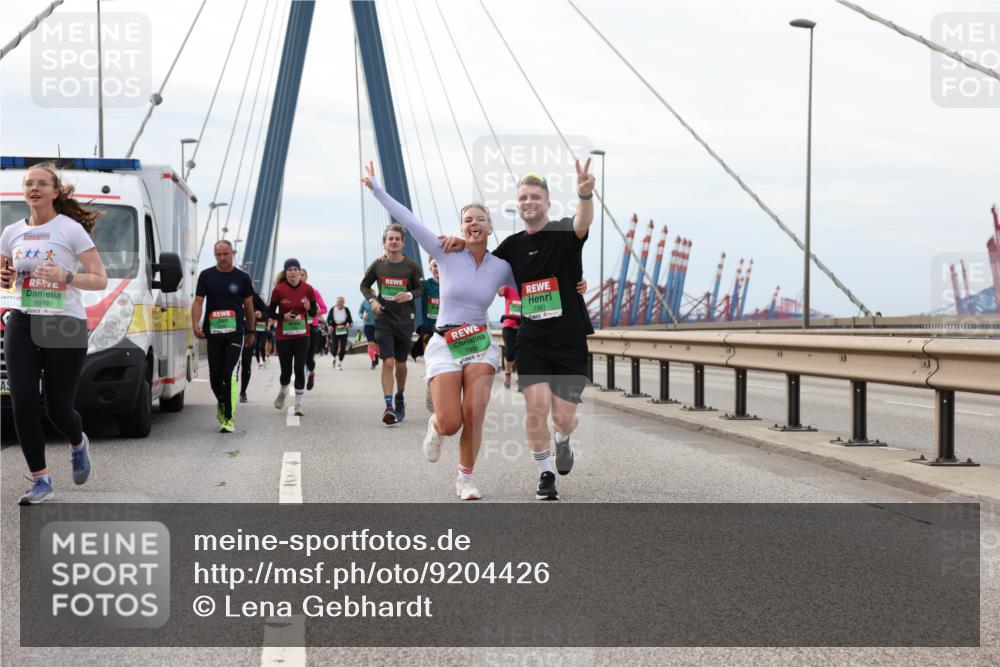03.10.2025 - Köhlbrandbrückenlauf Lena Gebhardt http://msf.ph/oto/9204426 03.10.2025 15:56:45 Position 2 8819, 7980, 7981 meine-sportfotos.de