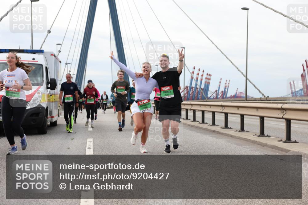 03.10.2025 - Köhlbrandbrückenlauf Lena Gebhardt http://msf.ph/oto/9204427 03.10.2025 15:56:45 Position 2 8819, 7981 meine-sportfotos.de