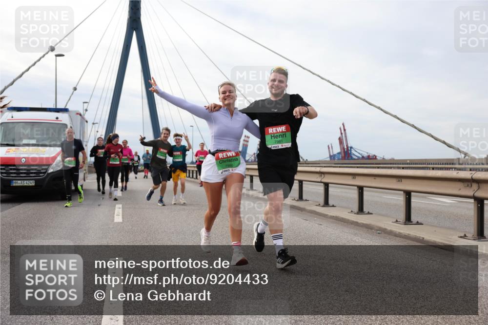 03.10.2025 - Köhlbrandbrückenlauf Lena Gebhardt http://msf.ph/oto/9204433 03.10.2025 15:56:46 Position 2 4249, 7980, 7981 meine-sportfotos.de