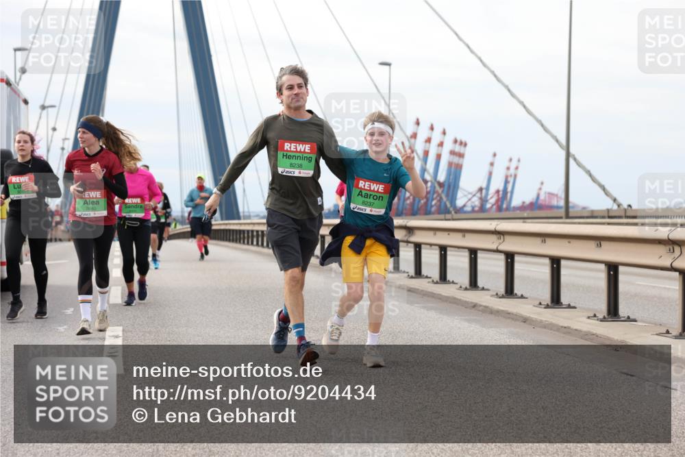 03.10.2025 - Köhlbrandbrückenlauf Lena Gebhardt http://msf.ph/oto/9204434 03.10.2025 15:56:47 Position 2 7680, 8238, 8237 meine-sportfotos.de