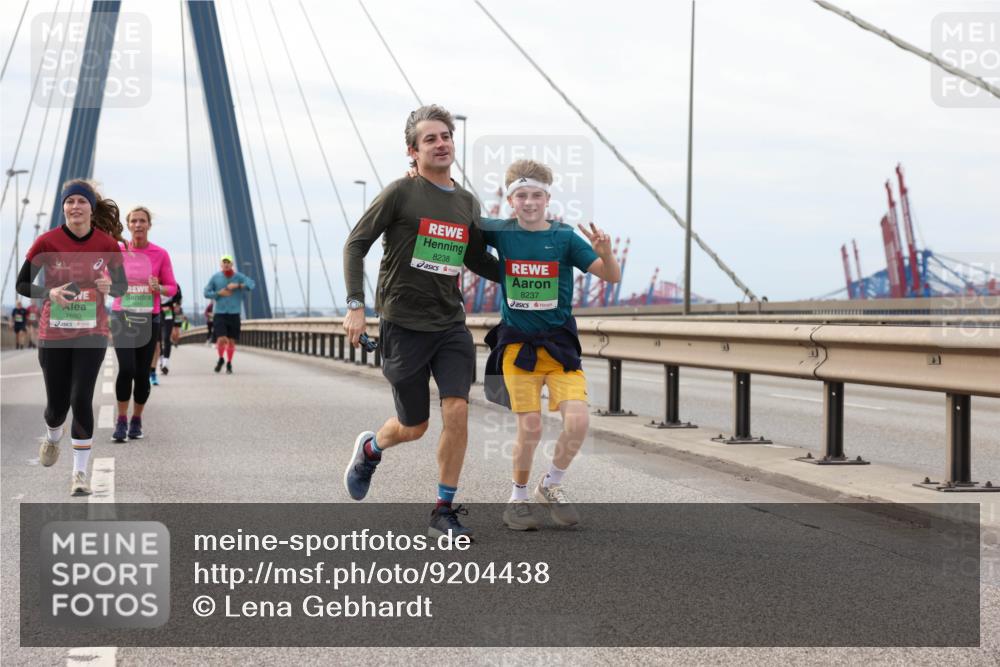 03.10.2025 - Köhlbrandbrückenlauf Lena Gebhardt http://msf.ph/oto/9204438 03.10.2025 15:56:48 Position 2 7680, 8238, 8237 meine-sportfotos.de