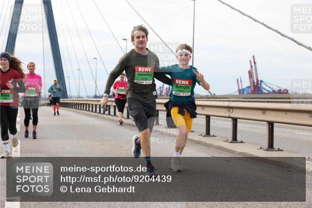 03.10.2025 - Köhlbrandbrückenlauf Lena Gebhardt http://msf.ph/oto/9204439 03.10.2025 15:56:48 Position 2 7680, 8238, 8237 meine-sportfotos.de