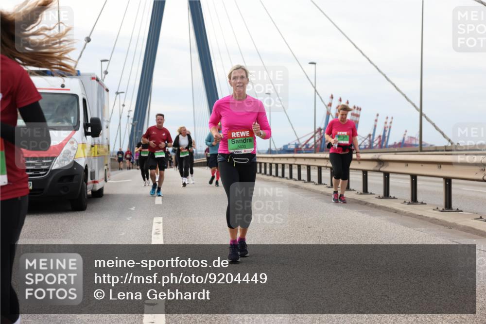 03.10.2025 - Köhlbrandbrückenlauf Lena Gebhardt http://msf.ph/oto/9204449 03.10.2025 15:56:50 Position 2 8430 meine-sportfotos.de