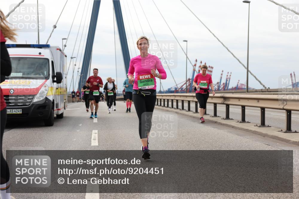 03.10.2025 - Köhlbrandbrückenlauf Lena Gebhardt http://msf.ph/oto/9204451 03.10.2025 15:56:50 Position 2 42, 85, 4, 4, 4249, 8430 meine-sportfotos.de