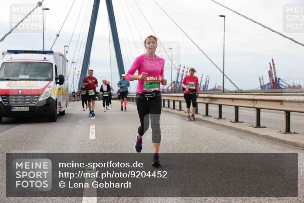 03.10.2025 - Köhlbrandbrückenlauf Lena Gebhardt http://msf.ph/oto/9204452 03.10.2025 15:56:51 Position 2 42, 854, 8430, 4249 meine-sportfotos.de