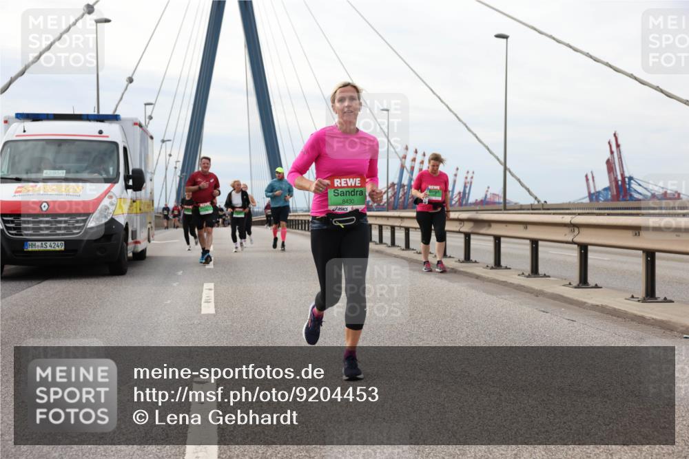 03.10.2025 - Köhlbrandbrückenlauf Lena Gebhardt http://msf.ph/oto/9204453 03.10.2025 15:56:51 Position 2 42, 85, 4, 4249, 8430 meine-sportfotos.de