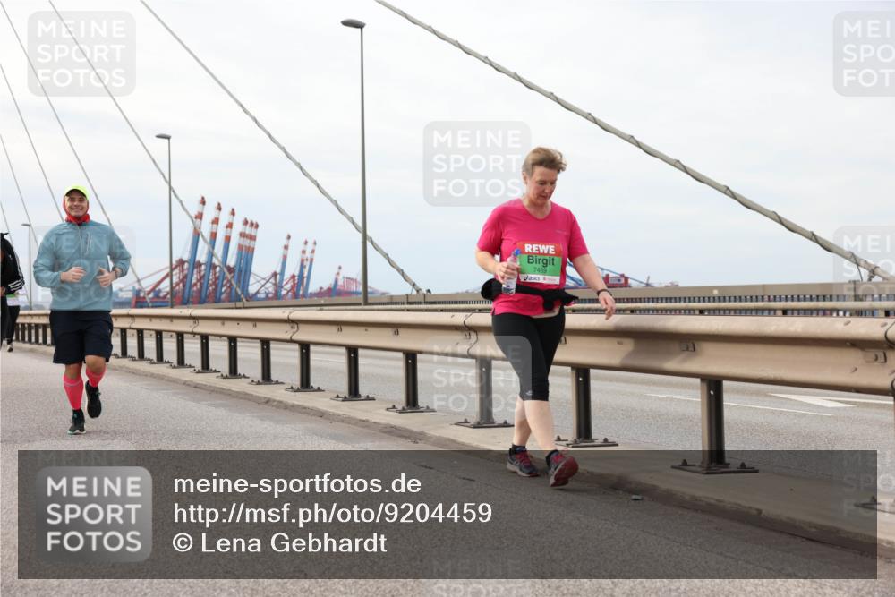 03.10.2025 - Köhlbrandbrückenlauf Lena Gebhardt http://msf.ph/oto/9204459 03.10.2025 15:56:54 Position 2 7489 meine-sportfotos.de