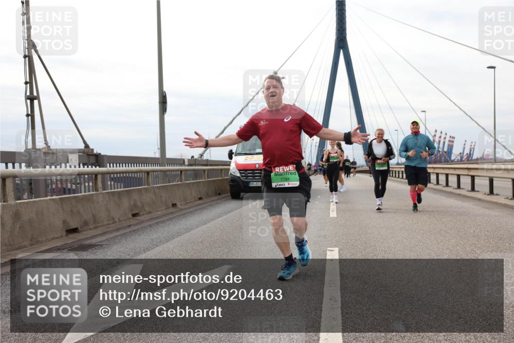 03.10.2025 - Köhlbrandbrückenlauf Lena Gebhardt http://msf.ph/oto/9204463 03.10.2025 15:56:55 Position 2 4, 7784 meine-sportfotos.de