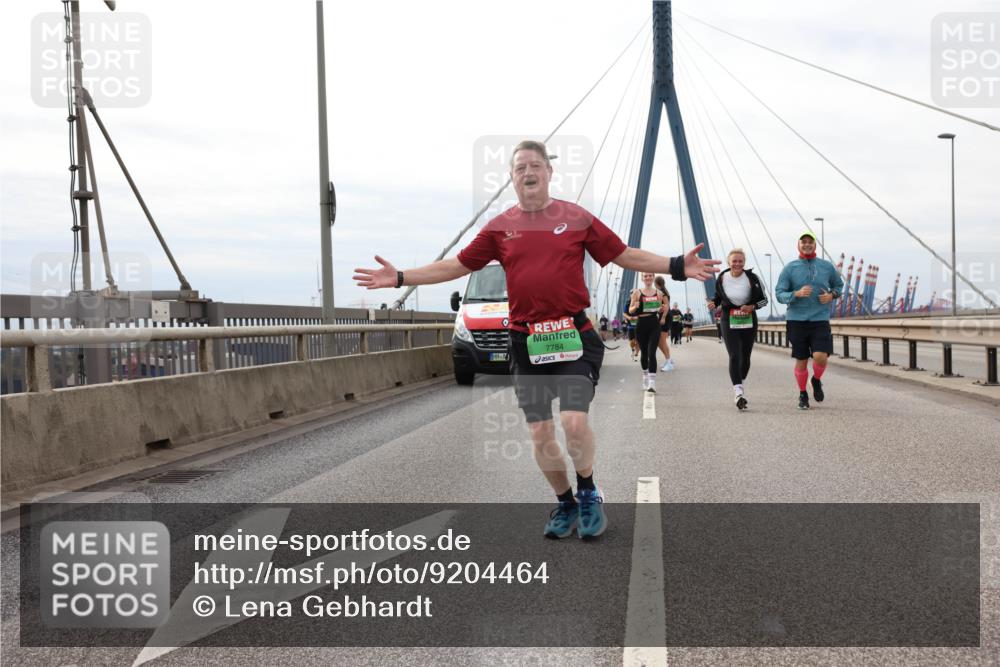 03.10.2025 - Köhlbrandbrückenlauf Lena Gebhardt http://msf.ph/oto/9204464 03.10.2025 15:56:55 Position 2 7784 meine-sportfotos.de