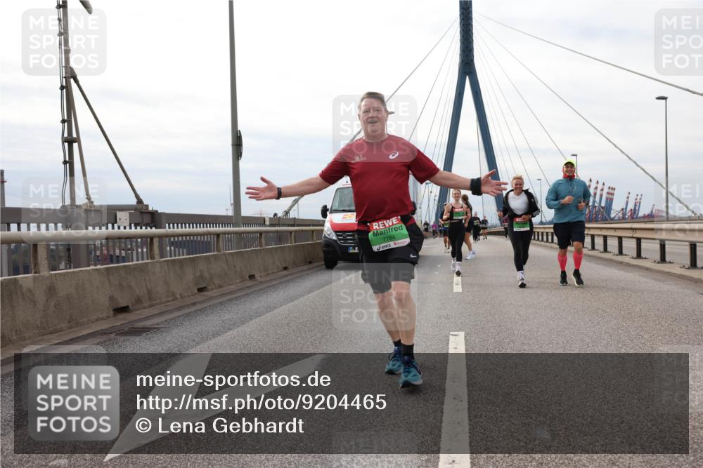 03.10.2025 - Köhlbrandbrückenlauf Lena Gebhardt http://msf.ph/oto/9204465 03.10.2025 15:56:55 Position 2 7784 meine-sportfotos.de