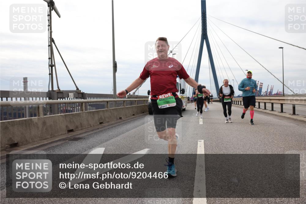 03.10.2025 - Köhlbrandbrückenlauf Lena Gebhardt http://msf.ph/oto/9204466 03.10.2025 15:56:55 Position 2  meine-sportfotos.de