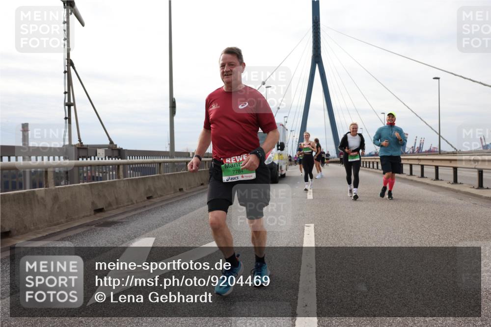 03.10.2025 - Köhlbrandbrückenlauf Lena Gebhardt http://msf.ph/oto/9204469 03.10.2025 15:56:56 Position 2 7784 meine-sportfotos.de