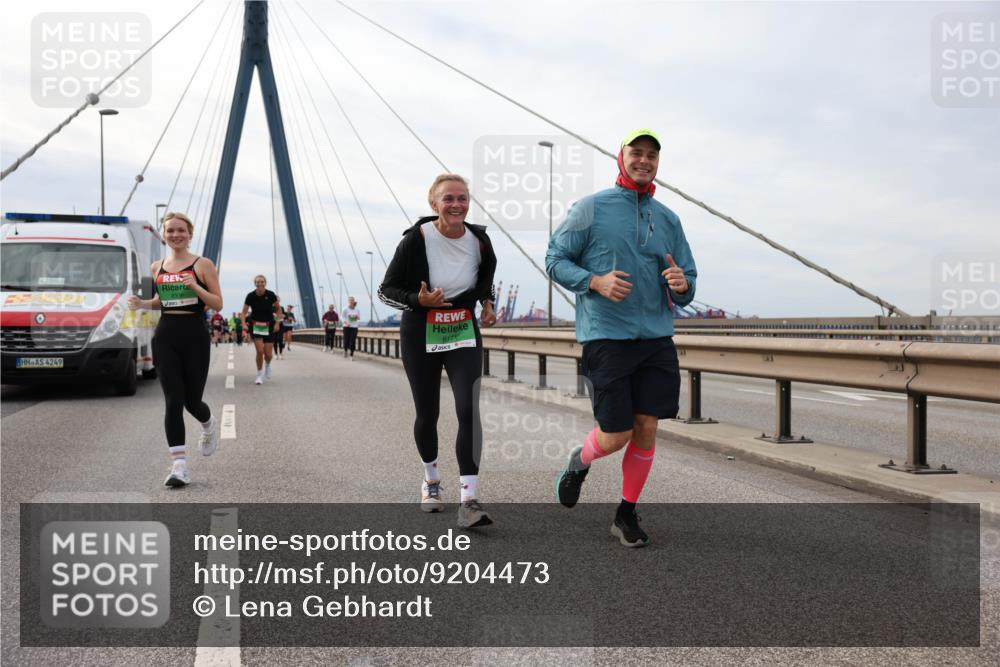 03.10.2025 - Köhlbrandbrückenlauf Lena Gebhardt http://msf.ph/oto/9204473 03.10.2025 15:56:57 Position 2 485, 8305, 4249, 8171 meine-sportfotos.de